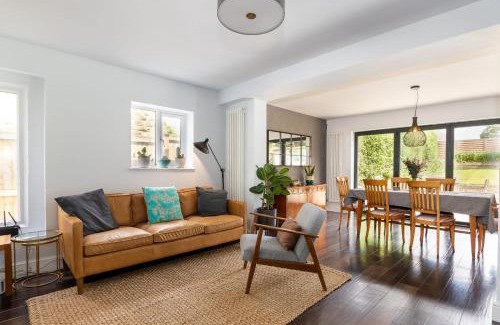 Bourton Maison | Stunning 5 Bed in the Centre of Bourton!