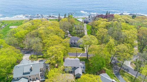 York Harbor Maison | Stunning 5 BDR Walk to York Harbor Beach