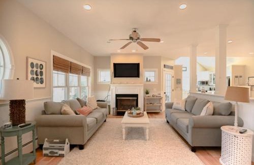 York Harbor Maison | Stunning 5 BDR Walk to York Harbor Beach