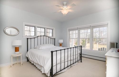 York Harbor Maison | Stunning 5 BDR Walk to York Harbor Beach