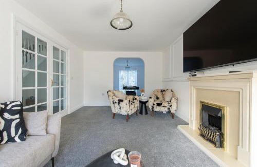 Hylands Maison | Stunning 5 bedroom detached house in Hornchurch
