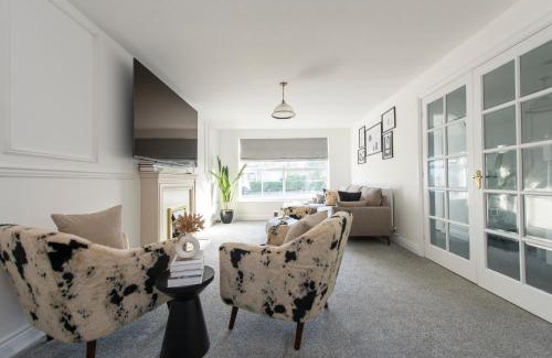 Hylands Maison | Stunning 5 bedroom detached house in Hornchurch