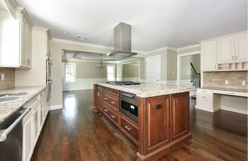 Plainview Maison | Stunning 5 Bedroom Retreat with 3 Baths and Expansive Heated In-Ground Pool