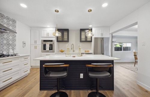 Hilltop Villa | Stunning 5-bedroom Villa near Downtown Denver/Cherry Creek/Lowry