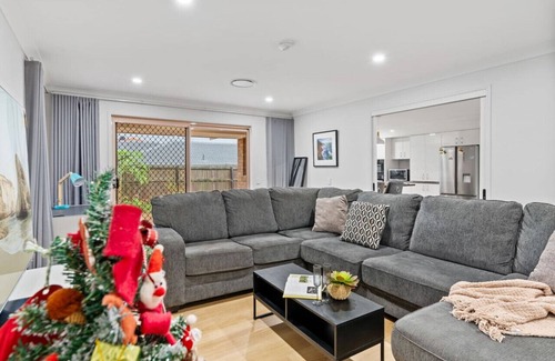 Wishart Maison | Stunning 5BR Big Modern Home w/Parking/Malls/Parks