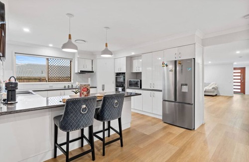 Wishart Maison | Stunning 5BR Big Modern Home w/Parking/Malls/Parks