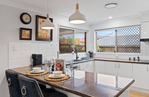 Wishart Maison | Stunning 5BR Big Modern Home w/Parking/Malls/Parks