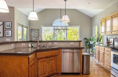Jefferson Maison | Stunning 5BR Villa, Large Hot Tub & Scenic Yard!
