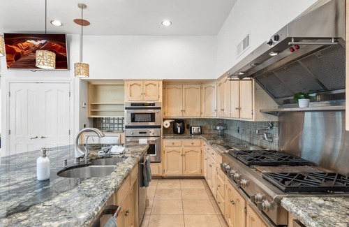 Copeland Hill Villa | Stunning 6 Bedroom Mansion with Panoramic Views on Camelback Mountain