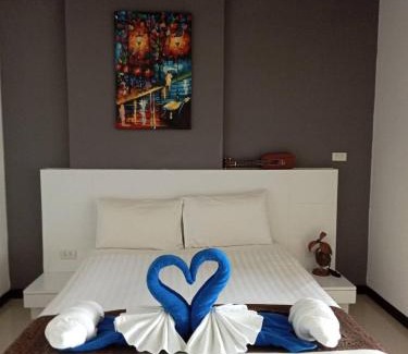 Nai Harn Appartement | Stunning 60 sqm Studio at NaiHarn Beach Condo, Walk to Beach, Your Tropical Retreat!