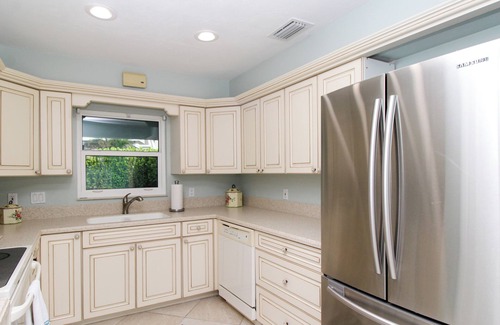 Marco Island Maison | STUNNING 7-bedroom house with separate guest house, pool and tennis courts.