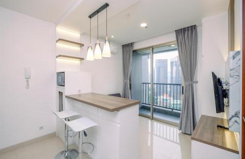 Semanggi Appartement | Stunning and Cozy 1BR Apartment at Ciputra World 2 By Travelio