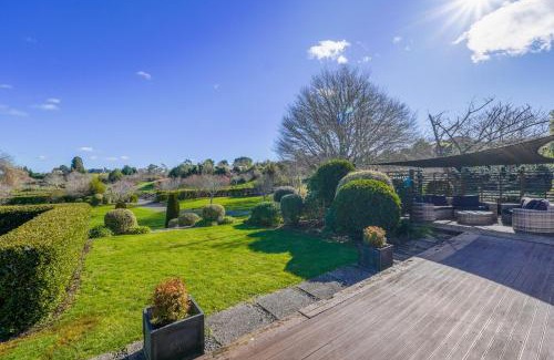 Tikitere Maison | Stunning and Spacious 5-Bedroom Home in Rotorua