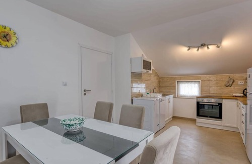 Veli Losinj Appartement | Stunning apartment in Veli Losinj with WiFi