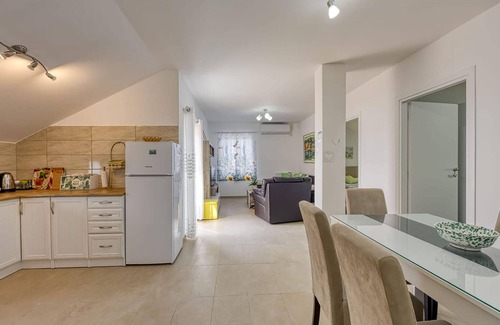 Veli Losinj Appartement | Stunning apartment in Veli Losinj with WiFi