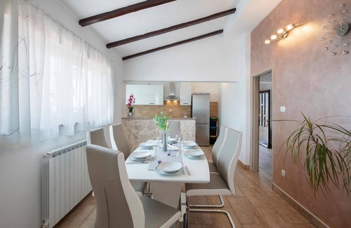 Sajini Appartement | Superbe appartement à Barban avec WiFi