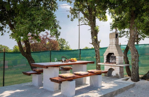 Sajini Appartement | Superbe appartement à Barban avec WiFi