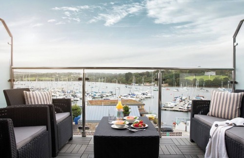 Mylor Churchtown Appartement | Stunning apartment in Falmouth, 2 beds, 2 baths, sea view
