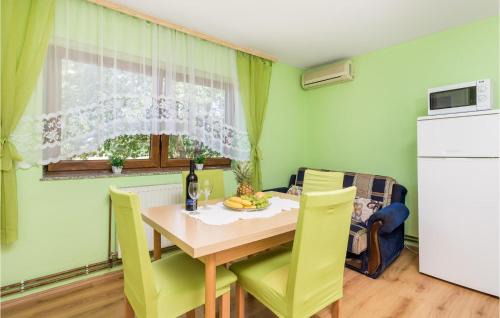 Licko Lesce Appartement | Stunning Apartment In Otocac With Wifi