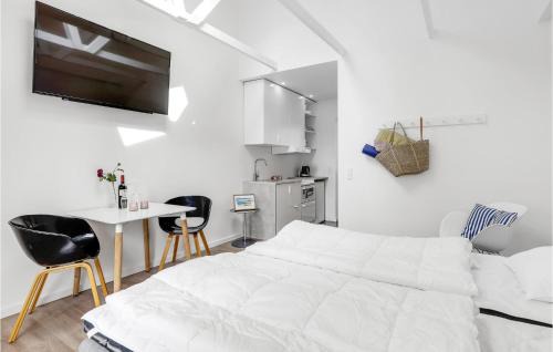 Svaneke Appartement | Stunning Apartment In Svaneke With Wifi