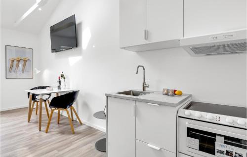 Svaneke Appartement | Stunning Apartment In Svaneke With Wifi