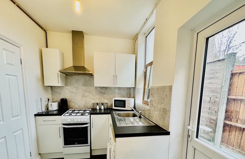 Loxford Appartement | Stunning Apt | Free Parking | Private Garden