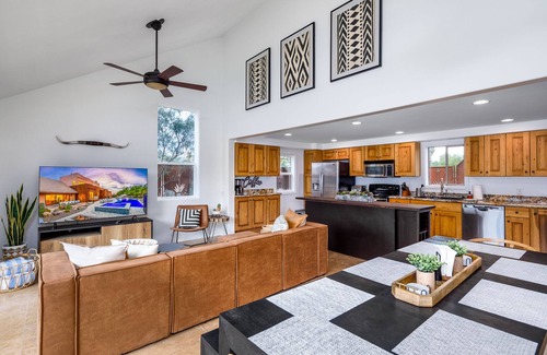Desert View Village Maison | Stunning Arizona estate with mountain views, a heated pool, game room, & hot tub