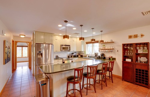 Athens Maison | Stunning Athens Home: Mtn Views & Pool Access