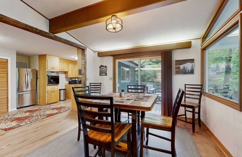 Waynesville Maison | Stunning away from it all mountain view home with large relaxing deck