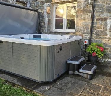 Betws Gwerfil Goch Maison | Stunning Barn Conversion with HOT TUB and ALPACAS - Ty Cerrig Barn