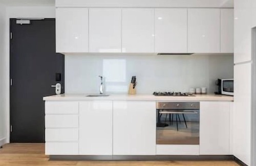 Southbank Appartement | Stunning Bay & Lake Views Apt w/ Balcony & Wi-Fi