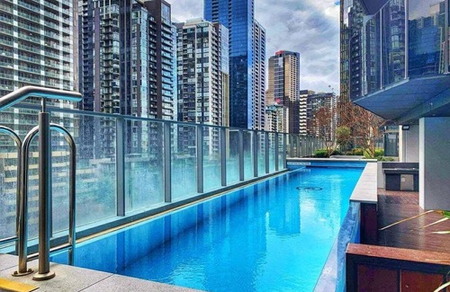 Southbank Appartement | Stunning Bay & Lake Views Apt w/ Balcony & Wi-Fi