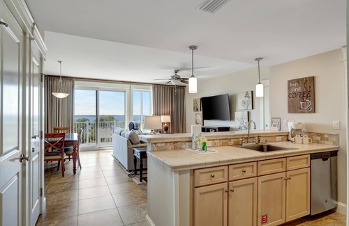 Villa Lago Copropriété | Stunning Bay Views on the 6th Floor: Two bedroom with Fully Equipped Kitchen, Sleeper Sofa at Sandestin Golf and Beach Resort!