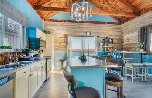 Seaford Location De Bateaux | Stunning Bay Views and Romantic A-Frame Houseboat in Jones Beach, Seaford, NY
