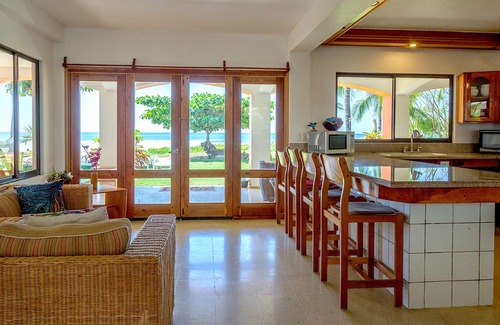 Playa Grande Villa | Villa Olivia: Spectaculaire Oceanfront Beach House Villa!