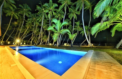 Kahandamodara Villa | Stunning beachfront villa for 8 in Ranna, Tangalle + breakfast and free pick up