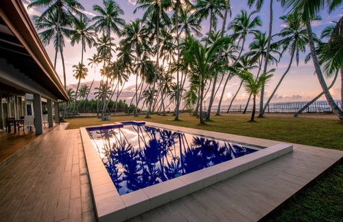 Kahandamodara Villa | Stunning beachfront villa for 8 in Ranna, Tangalle + breakfast and free pick up