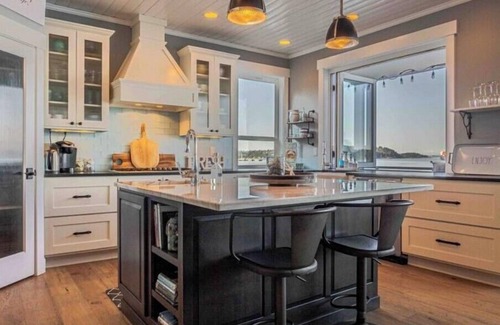 Manchester Maison | Stunning beachfront getaway!
