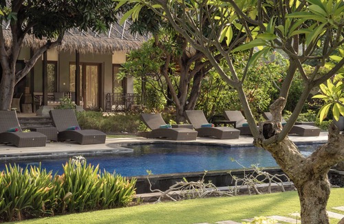 Pemuteran Villa | Villa en bord de mer paisible avec piscine, bateau et personnel