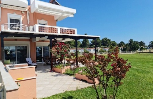 Sithonia Maison | Stunning Beachfront Villa for Rent