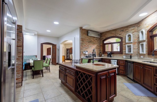 Tarcoles Maison | Stunning Beauty & Luxury, surrounded by Nature. Pool, Jacuzzi & Trails!