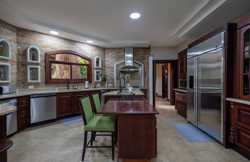Tarcoles Maison | Stunning Beauty & Luxury, surrounded by Nature. Pool, Jacuzzi & Trails!
