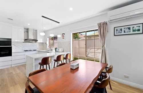 Bentleigh East Maison | Stunning Bentleigh East 2BR Sun-Filled Home