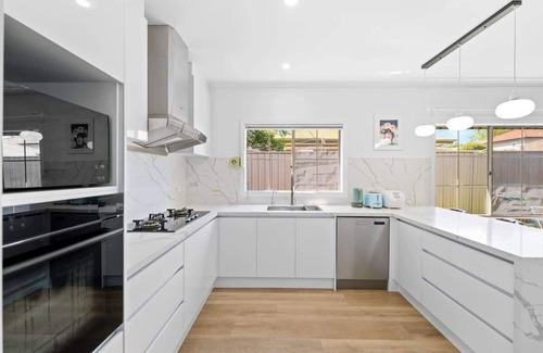 Bentleigh East Maison | Stunning Bentleigh East 2BR Sun-Filled Home