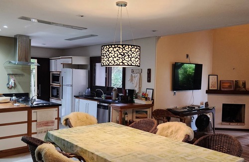 Imbituba Maison | Stunning house on the edge of the lake.