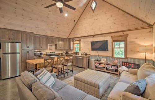 Rising Fawn Maison | Stunning Cabin Getaway with Private Hot Tub!