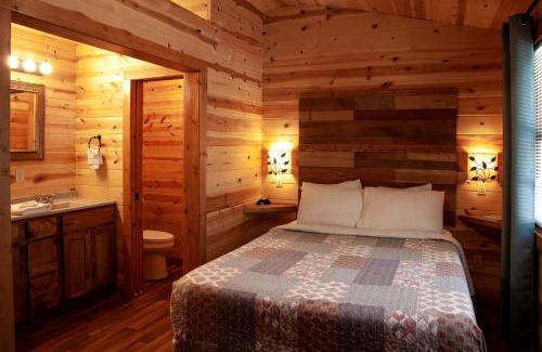 Equality Maison | Stunning Cabin with Hot-tub and Fireplace in Herod, Illinois