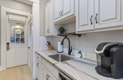 Watercolor Maison | Stunning Carriage House in Watercolor | 4 Pass Golf Cart | 2 Bicycles Included!