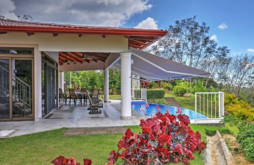 Ciudad Cortes Maison | Stunning Casa de la Roca House with Infinity Pool!