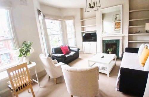 Shaftesbury Appartement | Stunning Central London home with 3 double bedrooms, 3 bathroom & roof terrace Sleeps 6 - 5 min walk to station